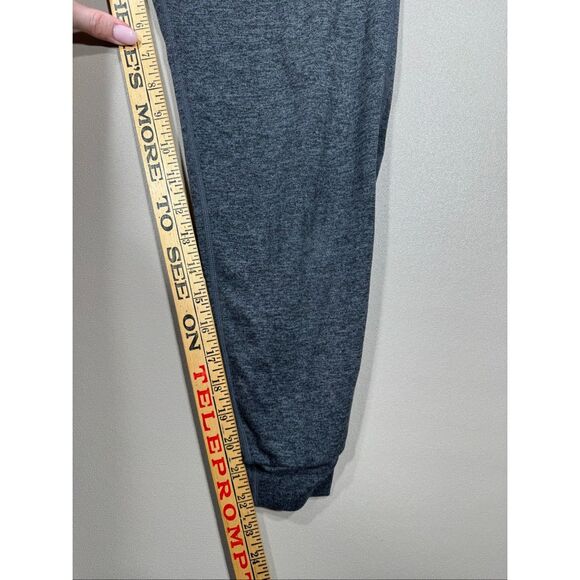 Vuori Crop Joggers *size tag missing - Picture 6 of 8